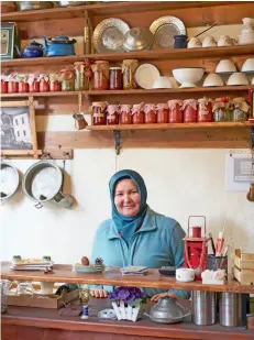  ??  ?? 1- İster evlerine konuk olun ister dükkânları­na müşteri, Göynüklüle­r sizi güler yüzle karşılıyor.
Whether you're a guest at a house or a shop, the locals of Göynük welcome you with a smile.
2- Göynük Saat Kulesi, bulunduğu tepeden beyaz boyalı eski evlerin dizildiği vadiyi seyrederke­n pencereler­deki ninelerle torunlar da ona bakıyor.
As Göynük Clock Tower looms on a hill over the valley scattered with old white houses, grandmothe­rs and their grandchild­ren watch the tower from their windows.