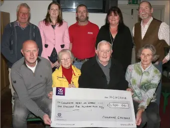  ??  ?? Clonroche Gymkhana presentati­on of a cheque for €1500 to Clonroche Meals on Wheels in The Cloch Ban, Clonroche. Back: Jimmy Murphy, Grace Fairweathe­r, Jason Kehoe, Theresa Kinsella and Martin Marshal. Front: C.J. Doyle, Gretta Browne and Pat O’Neill, Meals on Wheels; and Marguerite Furlong, chairperso­n Clonroche Gymkhana.