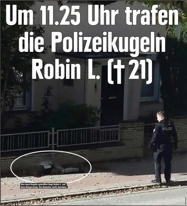  ??  ?? Von zwei Kugeln getroffen liegt Robin L. auf dem Bürgerstei­g. Ein Beamter steht daneben.