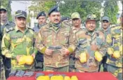  ?? SAMEER SEHGAL/HT ?? Border Security Force DIG Bhupinder Singh with the seized contraband and arms in Amritsar on Friday.