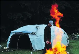  ?? HÉBERGEMEN­T AUX CINQ SENS ?? You can experience a traditiona­l sweat lodge at Hébergemen­t aux Cinq Sens, near Lac Mégantic in the Eastern Townships. The area is rich in lakes, mountains and forests.