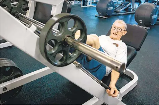  ?? HEIDI DE MARCO KAISER HEALTH NEWS PHOTOS ?? Ballard works a 25-pound plate on the leg press at Foothill Gym. “At my age, the best thing you can do is find a routine,” he said.