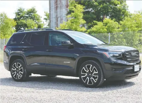  ??  ?? The 2019 GMC Acadia comes in a Black Edition, with black exterior accents and 20-inch aluminum wheels.