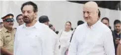  ??  ?? Indian Bollywood actor Anupam Kher (right) and film director Shekhar Kapoor (left) attend the funeral.