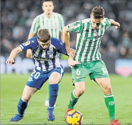  ?? FOTO: EFE ?? Brasanac y Canales, en pugna El Betis generó muchas ocasiones de gol pero no supo sentenciar y el Alavés se llevó un valioso punto