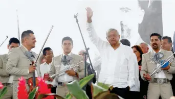  ??  ?? Andrés Manuel López Obrador arribó a Guadalajar­a para cerrar su tercer día de gira de agradecimi­ento.