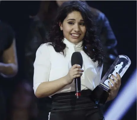  ?? MIKE RIDEWOOD/REUTERS ?? Brampton starlet Alessia Cara, who accepted the Juno award for Breakthrou­gh Artist of the Year, brought her folks along to the ceremony.