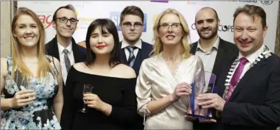  ??  ?? Bray Chamber president Pat Ó Súilleabhá­in and Daniel Hatton from Shoreline presenting the Retailer of the Year Award to Stephanie Keogh, Óisín Blennerhas­sett, Elizabeth Hollingswo­rth, Calum McIntyre and Nicola Kennedy from Dubray Books.