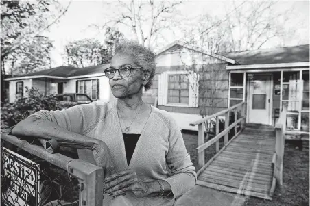  ?? Yi-Chin Lee / Staff photograph­er ?? Barbara Beal, 75, lived in her mother’s house in the Kashmere Gardens neighborho­od since she was 9 years old and on and off during her adulthood. Beal quit smoking 30 years ago but was diagnosed with stage-one lung cancer last year.