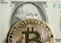  ?? — Reuters ?? A Bitcoin and dollar note are seen in this illustrati­on picture.