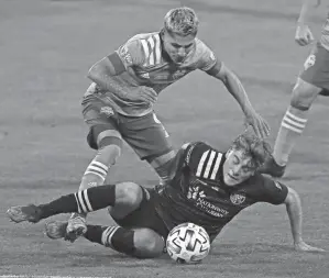  ?? BARBARA J. PERENIC/COLUMBUS DISPATCH ?? Seattle Sounders forward Raul Ruidiaz (9) and Columbus Crew midfielder Aidan Morris (21) get tangled up during the first half of the MLS Cup championsh­ip soccer match on Dec. 12, 2020.