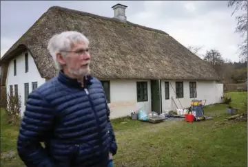  ?? ?? For Peter Christense­n-Dalsgaard har det lange udsigter til, at han igen kan bruge familiens gamle sommerhus.
