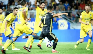  ??  ?? Juventus’ Portuguese forward Cristiano Ronaldo (centre) shoots to score during the Italian Serie A football match between Frosinone and Juventus Turin at the Benito-Stirpe Stadium in Frosinone. — AFP photo