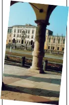  ??  ?? Patrimonio Nella foto grande, Villa Cerato a Montecchio Precalcino, in provincia di Vicenza, recentemen­te «salvata» Sopra, Villa Contarini
