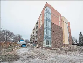  ?? BOB TYMCZYSZYN THE ST. CATHARINES STANDARD ?? Regional housing under constructi­on at 527 Carlton Street.