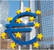  ?? FOTO: AFP ?? Der starke Euro könnte Umsatz und Gewinn der Dax-Konzerne künftig schmälern.