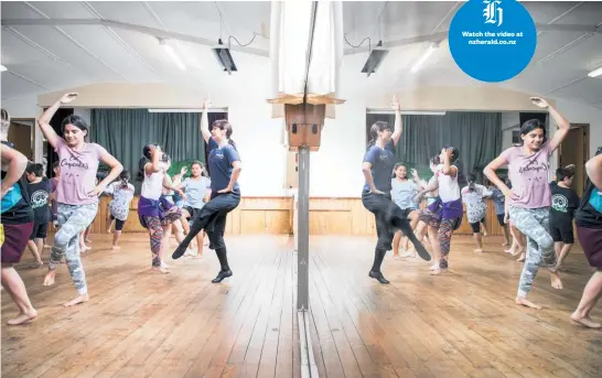  ?? Photos / Michael Craig, Supplied ?? Royal New Zealand Ballet dance educator Bea Lee-Smith takes Room 13 year 5-6 students of Manurewa Central School through some moves. Below, dancers Katherine Minor and Fabio Lo Giuduce in The Nutcracker.