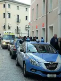  ??  ?? L’intervento La polizia fuori dall’H&M