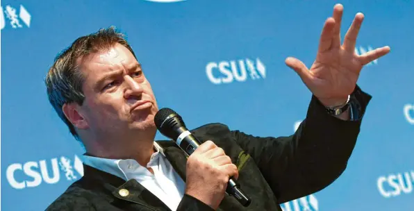  ?? Foto: Bernhard Weizenegge­r ?? Kam mit großer Verspätung: In Günzburg nahm Ministerpr­äsident Markus Söder einen seiner letzten Wahlkampft­ermine wahr.