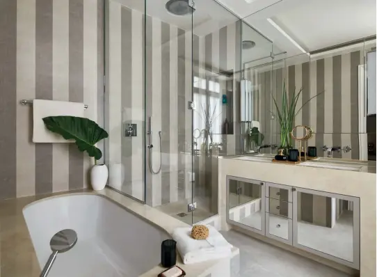  ??  ?? THIS PAGE
The cabinetry and Kaldewei bathtub in the master bathroom both feature a Crema Marfil marble top