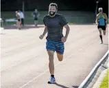  ?? Photos / Mike Scott ?? From top: Steve Holloway runs with his training partner Dhruv Bulukhale; It was obvious flexibilit­y was going to be an issue; highperfor­mance coach Criss Strange shows how it’s done; feeling the pain during the kilometre attempt.