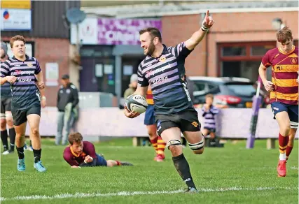  ?? Picture: Ian Clark ?? Brad Talbot celebrates one of his four tries in the win against Westcliff