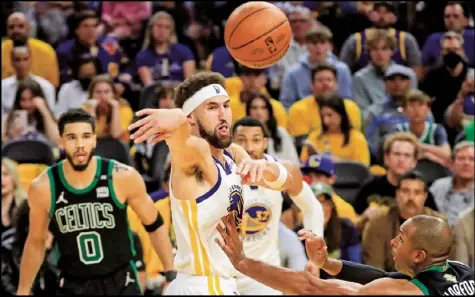  ?? Tribune News Service ?? Golden State Warriors’ Klay Thompson passes the ball against Boston Celtics’ Al Horford in the third quarter of Game 5
of the NBA Finals at the Chase Center in San Francisco, Calif., on Monday, June 13, 2022.