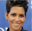  ??  ?? Halle Berry covers her body with coffee grounds to combat cellulite.