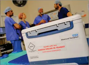  ??  ?? An organ donation box arriving at hospital for operation