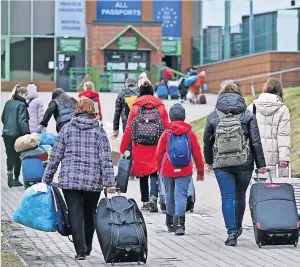  ?? ?? Fleeing the conflict
Ukranian refugees cross the border into Poland