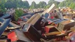  ??  ?? GAMBAR menunjukka­n keranda yang dimusnahka­n selepas dirampas daripada rumah penduduk di wilayah Jiangxi, tenggara China. - Agensi