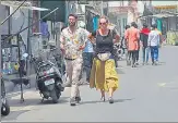  ?? RAJESH KUMAR ?? Foreign tourists exploring Kashi.