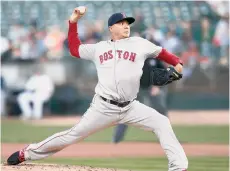  ?? GETTY IMAGES ?? Héctor Velázquez intenta confirmars­e en la rotación de los Medias Rojas de Boston.