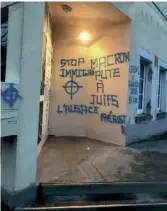  ??  ?? Lettre anonyme reçue par Bruno Questel à l’Assemblée.La permanence du député LREM du Vaucluse Adrien Morenas, murée en novembre.Inscriptio­ns racistes sur la permanence du député alsacien Bruno Studer.