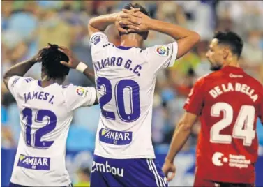  ??  ?? Álvaro Giménez se lamenta tras una de las ocasiones falladas por el Zaragoza frente al Cartagena.