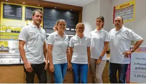  ?? Foto: Bianca Herker ?? Die Familie hält zusammen! Auf dem Foto (von links): Georg Morlock jun.,Tochter Claudia, Bärbel Morlock, Sandra Joschko und Georg Morlock sen.