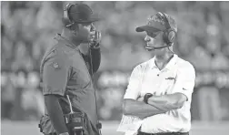  ??  ?? Byron Leftwich (left) was promoted to offensive coordinato­r on Friday after the Cardinals fired Mike McCoy.