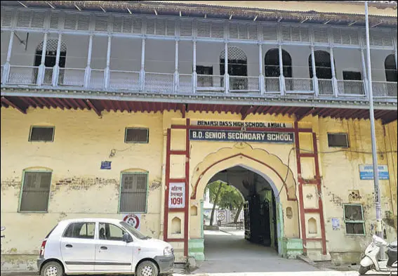  ?? HT PHOTO ?? The facade of the Benarsi Dass High School in Ambala Cantonment. The institutio­n has a strength of 550 students today.