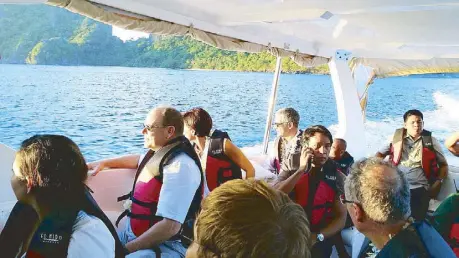  ??  ?? The Prince taking in the breathtaki­ng sites of El Nido