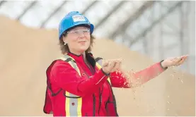  ??  ?? B.C. Liberal Leader Christy Clark tours FibreCo Export Inc. in North Vancouver on Thursday.