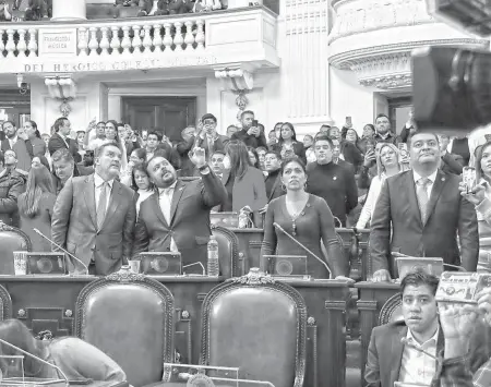  ?? ROBERTO HERNÁNDEZ ?? Fueron 25 los diputados del PAN y PRI los que votaron en contra de la permanenci­a de la fiscal de justicia