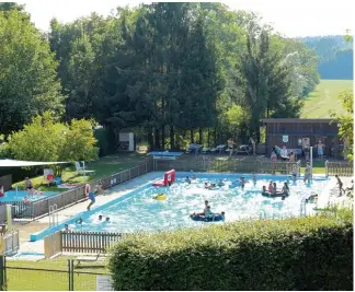  ?? Foto: Ulla Gutmann ?? Klein aber fein – dafür lieben die Ramminger ihr Freibad, das sie einst mit einem Trick retteten.