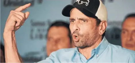  ?? FOTO : AFP ?? Henrique Capriles fue gobernador del Estado de Miranda. Quedó inhabilita­do de cargos públicos por 15 años en abril.