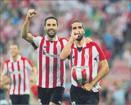  ?? FOTO: JUAN ECHEVARRÍA ?? Raúl García celebra uno de sus dos goles al Dinamo de Bucarest