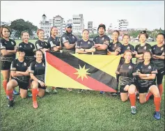  ??  ?? The Sarawak women’s team with Sylvia (centre) and Nacani (fifth left). — Photos courtesy of SRU