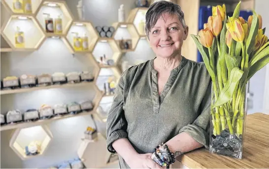  ?? DIANE DOIRON ?? Pamela Ibbitson is the owner of Bee'n a Blossom, a health and beauty shop selling homemade products crafted by Ibbitson herself.