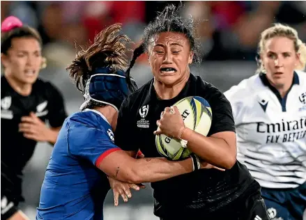  ?? PHOTOSPORT ?? Liana Mikaele-Tu’u will miss the Rugby World Cup final because of a thumb injury.