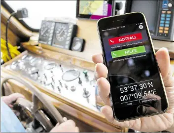  ?? DPA-BILD: WAGNER ?? Das Foto zeigt die neue Sicherheit­s-App der Deutschen Gesellscha­ft zur Rettung Schiffbrüc­higer (DGzRS). 8000 Wasserspor­tler nutzen die App der Seenotrett­er bereits.