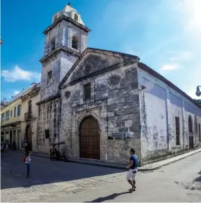  ??  ?? Iglesia del Espíritu Santo, construida en 1638, es la más antigua del país. Church of the Holy Spirit, built in 1638, is the oldest in the country.