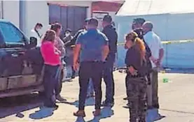  ?? /CORTESÍA| POLICÍA MUNICIPAL ?? Los vecinos e invitados impidieron que la Policía evitara la tragedia